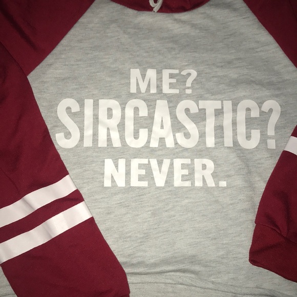 Sporty Croptop - Picture 2 of 3